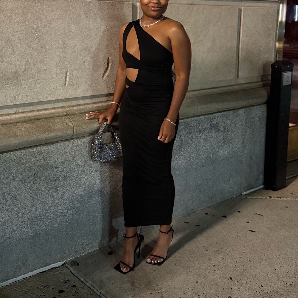Elegant Black One-Shoulder Dress
